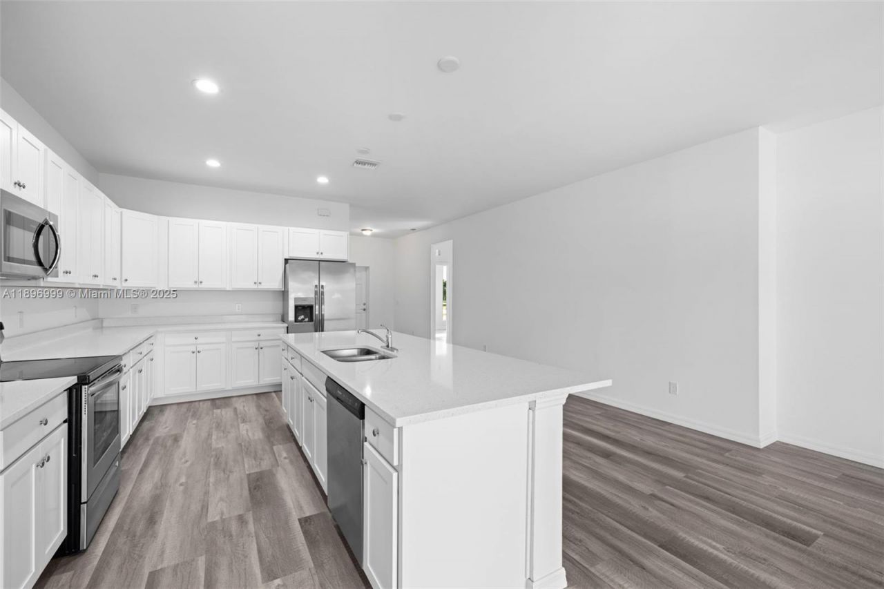 2518 NW 10th Ter, Cape Coral, FL 33993 Photo