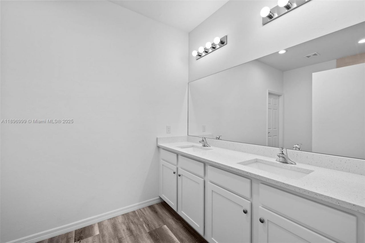 2518 NW 10th Ter, Cape Coral, FL 33993 Photo