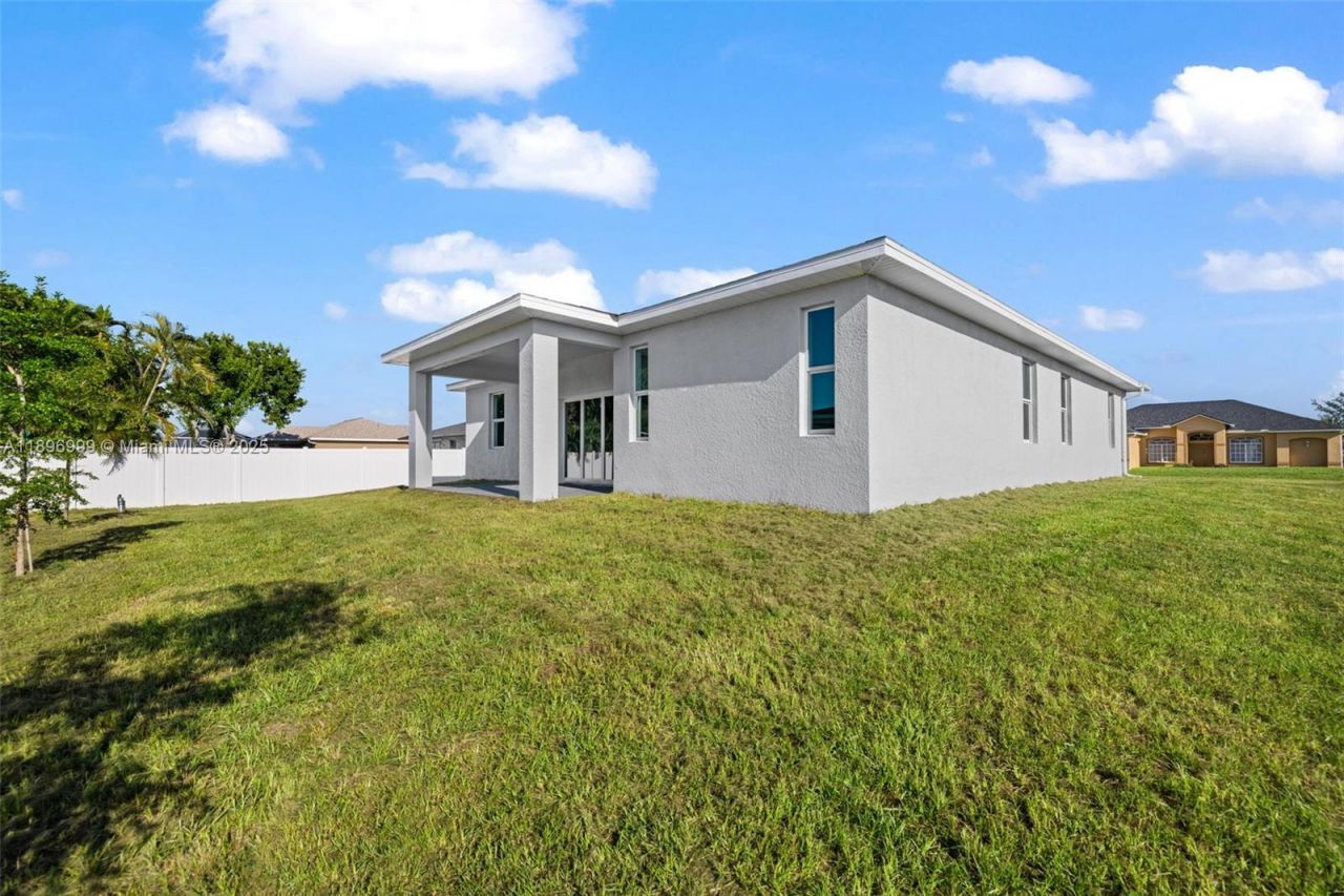 2518 NW 10th Ter, Cape Coral, FL 33993 Photo