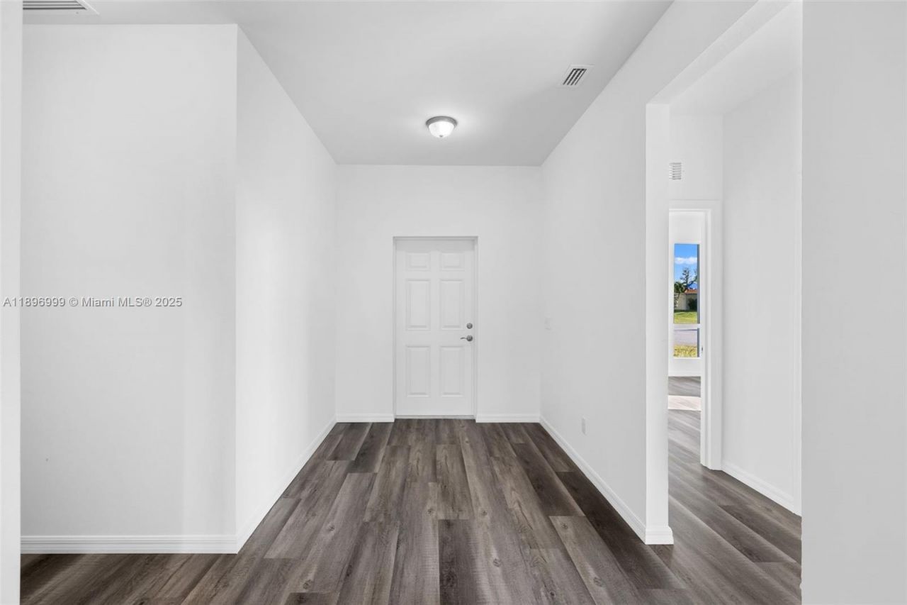 2518 NW 10th Ter, Cape Coral, FL 33993 Photo