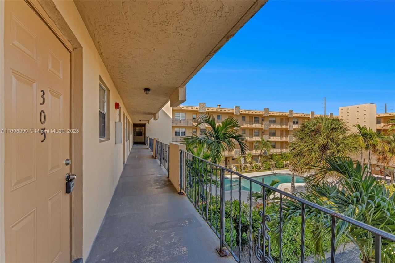 2145 Pierce St, Unit 305, Hollywood, FL 33020 Photo