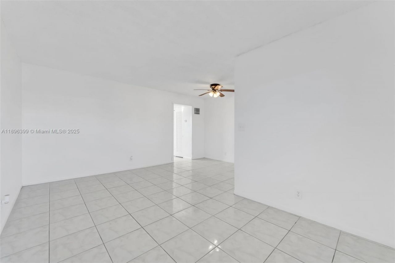 2145 Pierce St, Unit 305, Hollywood, FL 33020 Photo