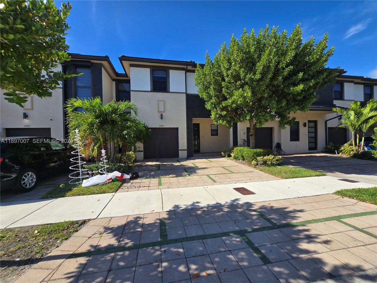 15930 NW 91st Ct, Miami Lakes, FL 33018 Photo