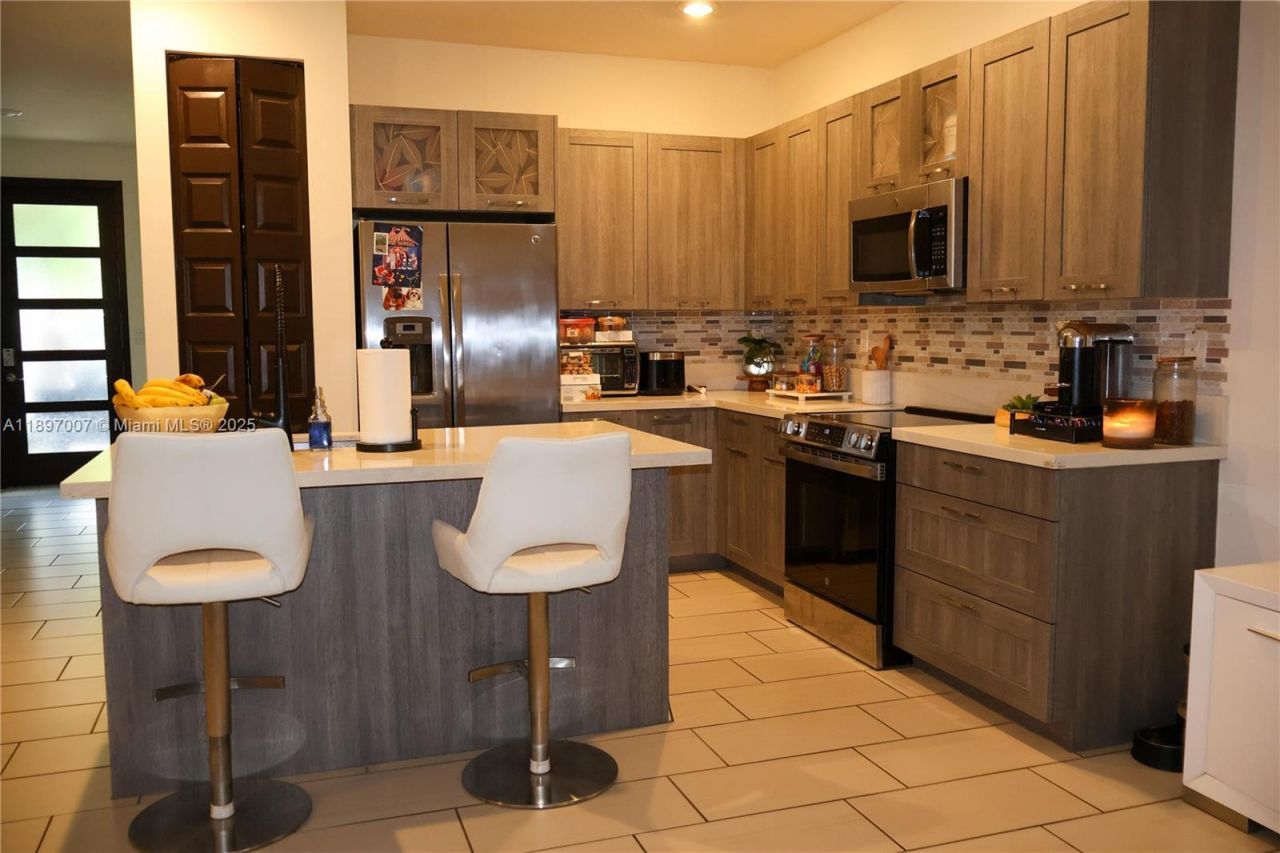 15930 NW 91st Ct, Miami Lakes, FL 33018 Photo