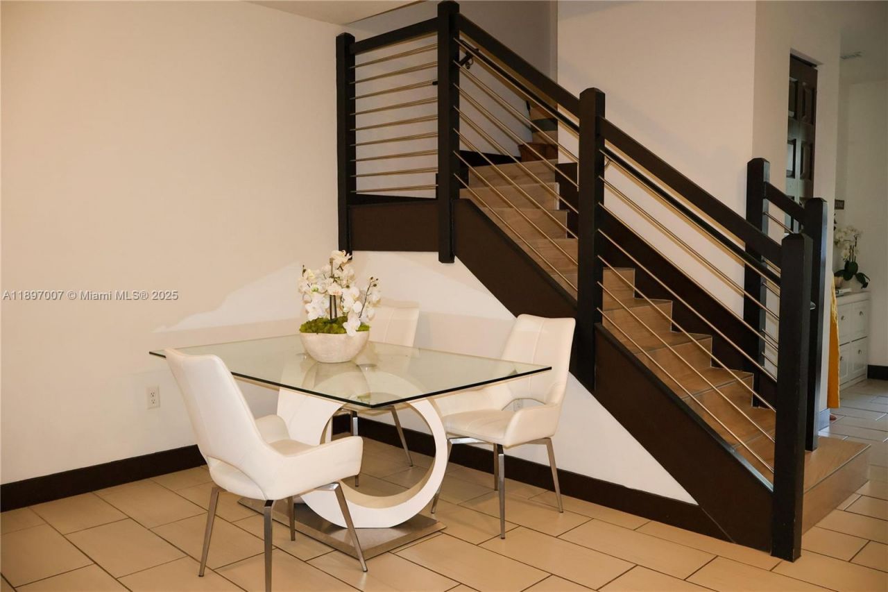 15930 NW 91st Ct, Miami Lakes, FL 33018 Photo