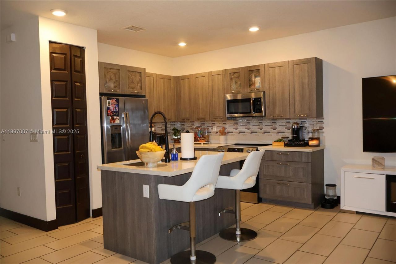 15930 NW 91st Ct, Miami Lakes, FL 33018 Photo