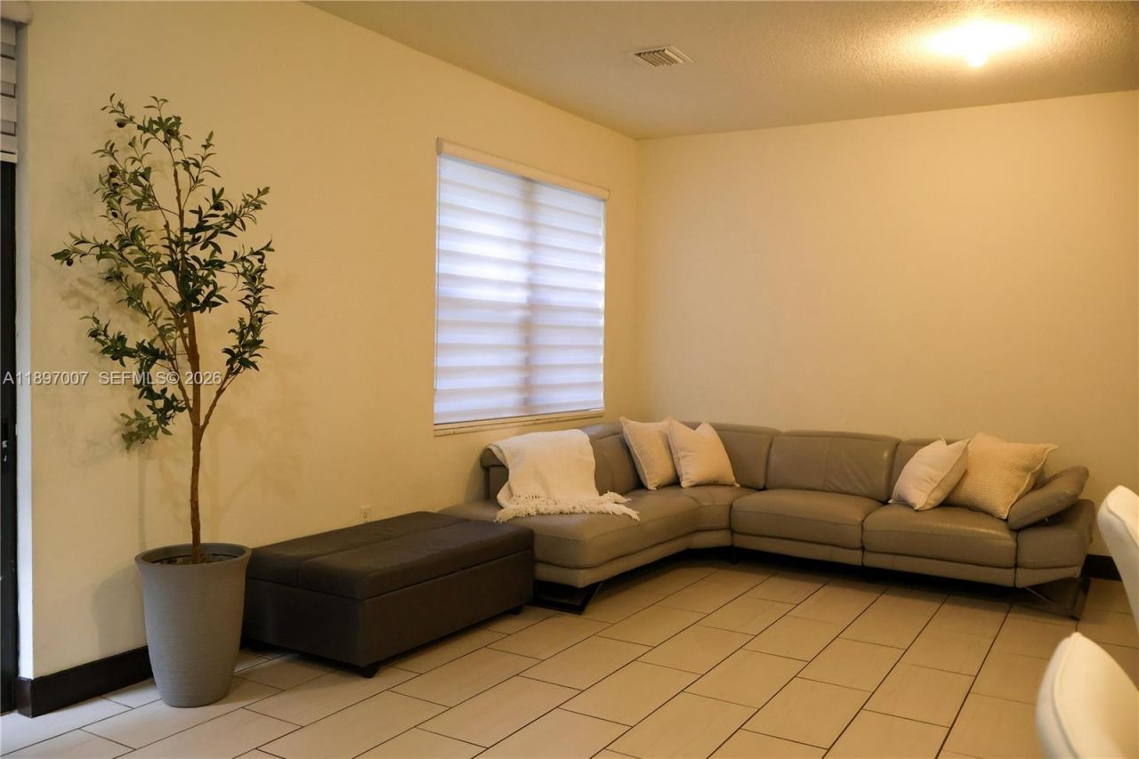 15930 NW 91st Ct, Miami Lakes, FL 33018 Photo