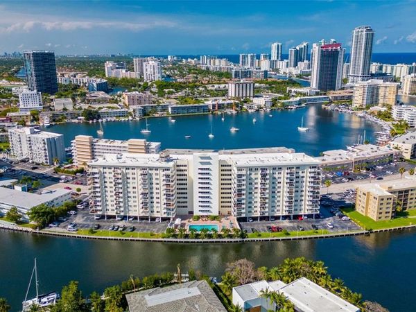 401 Golden Isles Dr, Unit 304, Hallandale Beach, FL 33009