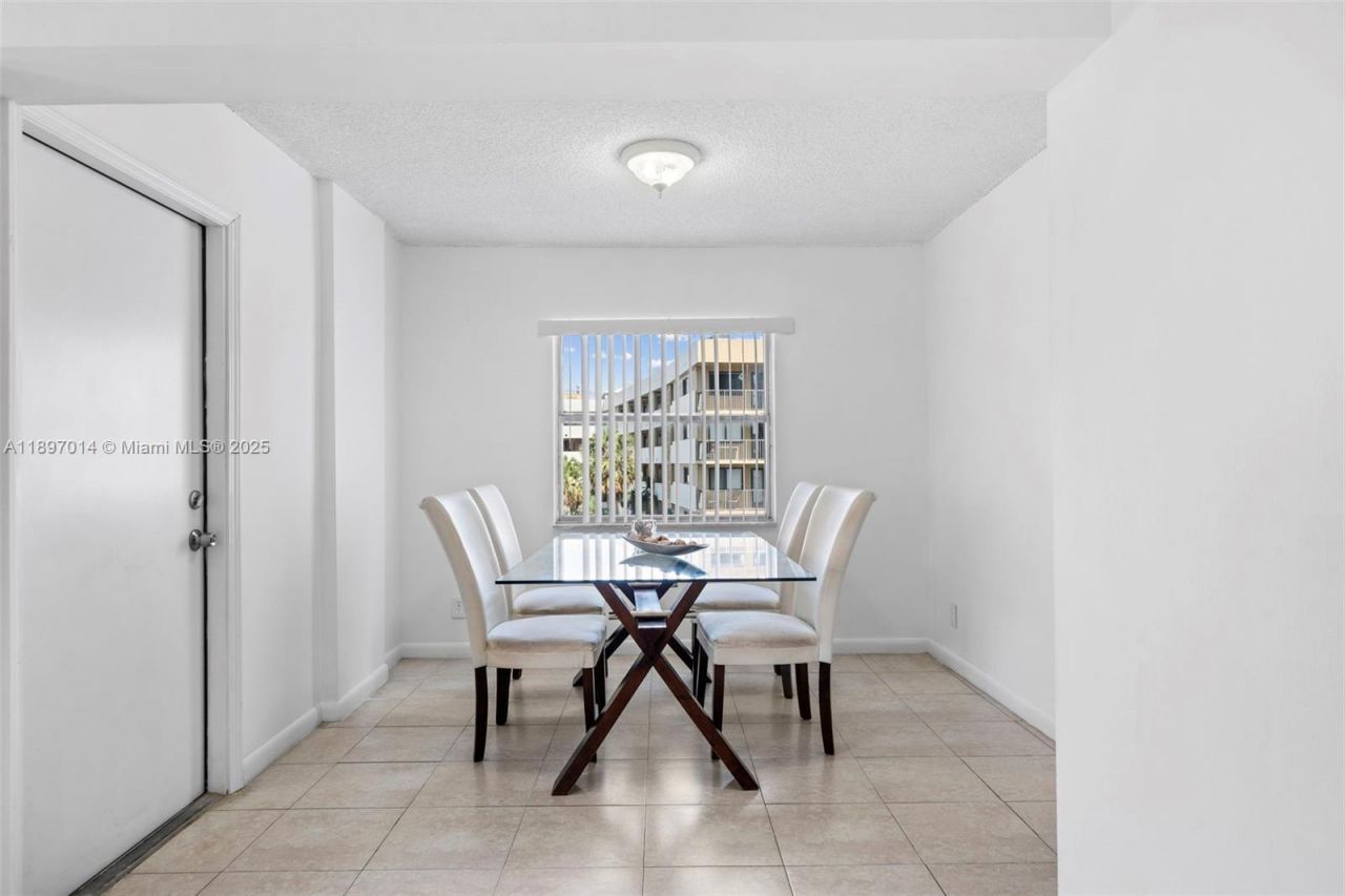 401 Golden Isles Dr, Unit 304, Hallandale Beach, FL 33009 Photo