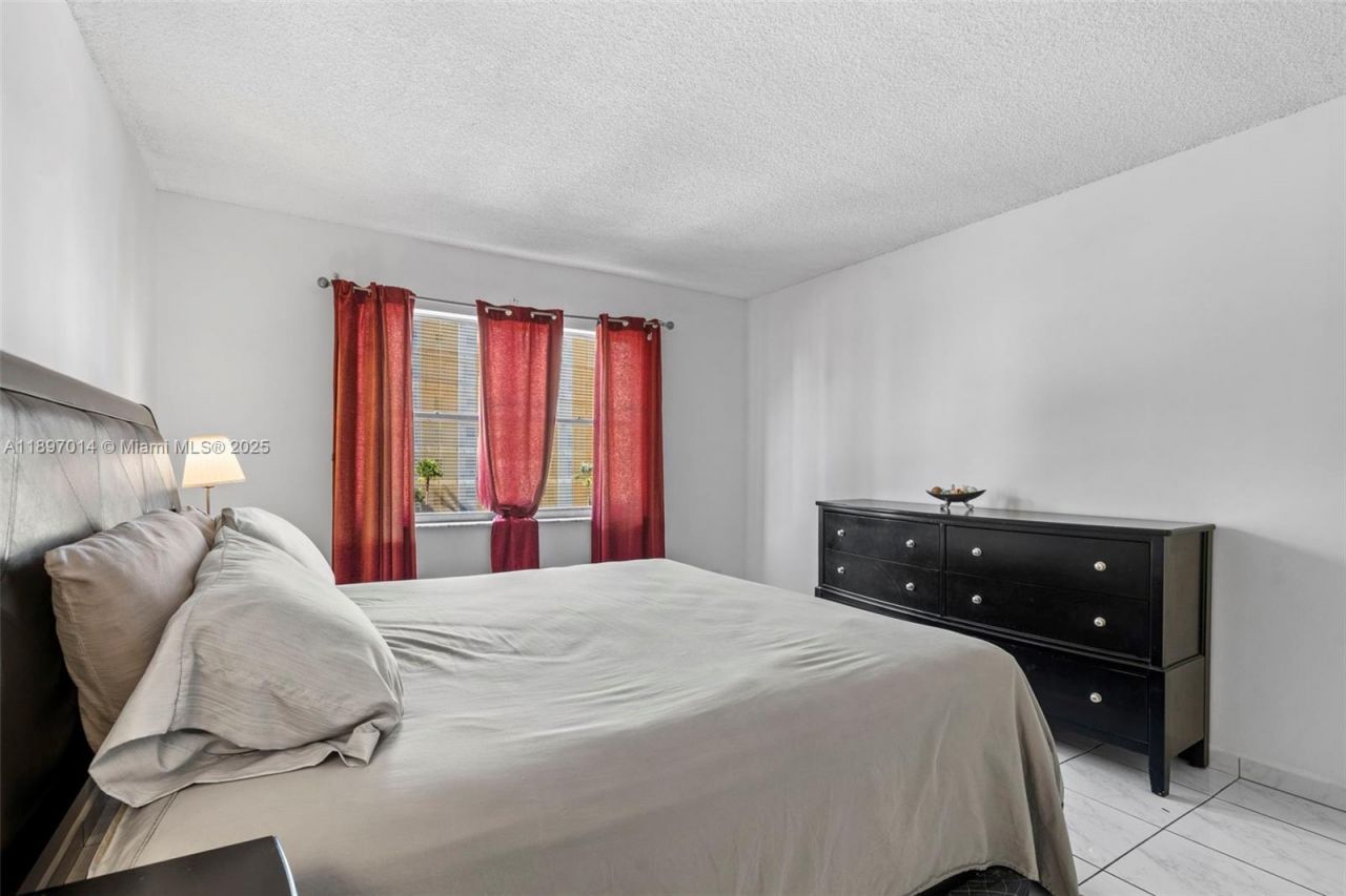 401 Golden Isles Dr, Unit 304, Hallandale Beach, FL 33009 Photo