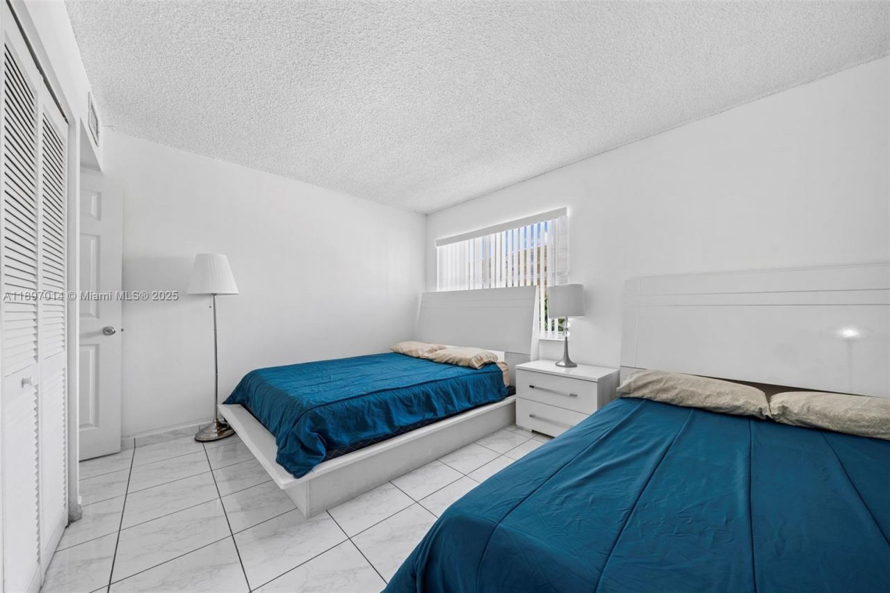 401 Golden Isles Dr, Unit 304, Hallandale Beach, FL 33009 Photo