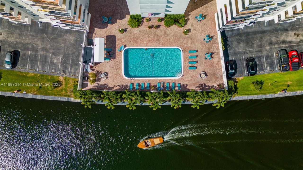 401 Golden Isles Dr, Unit 304, Hallandale Beach, FL 33009 Photo