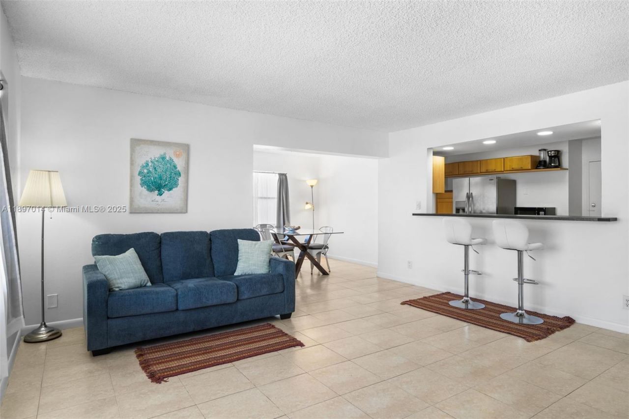 401 Golden Isles Dr, Unit 304, Hallandale Beach, FL 33009 Photo