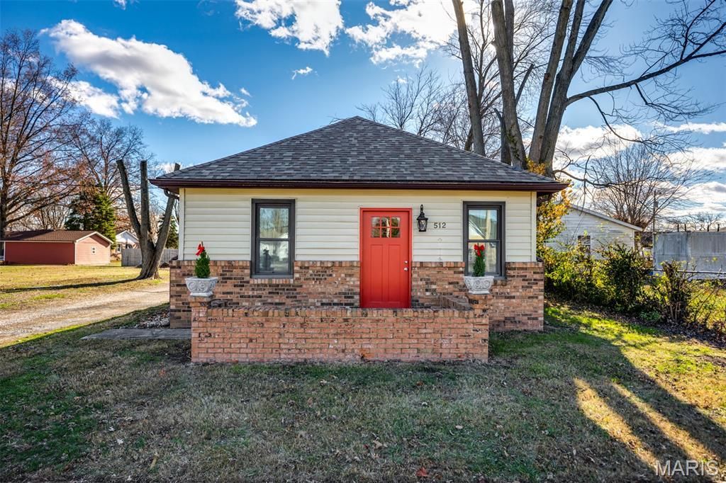 512 Nicholls Street, Livingston, IL 62058 Main Photo