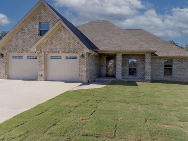 118 Scarlette Ln, Muscle Shoals, AL 35661