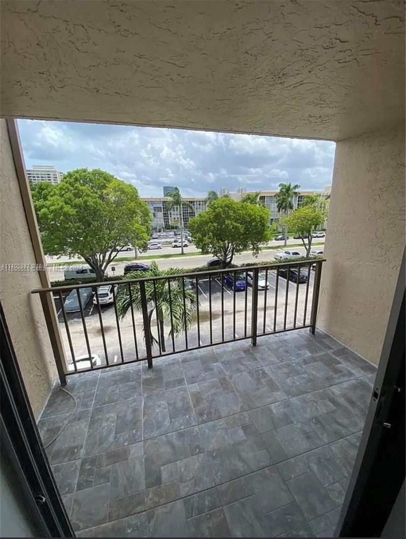 2101 Atlantic Shores Blvd, Unit 402, Hallandale Beach, FL 33009 Photo