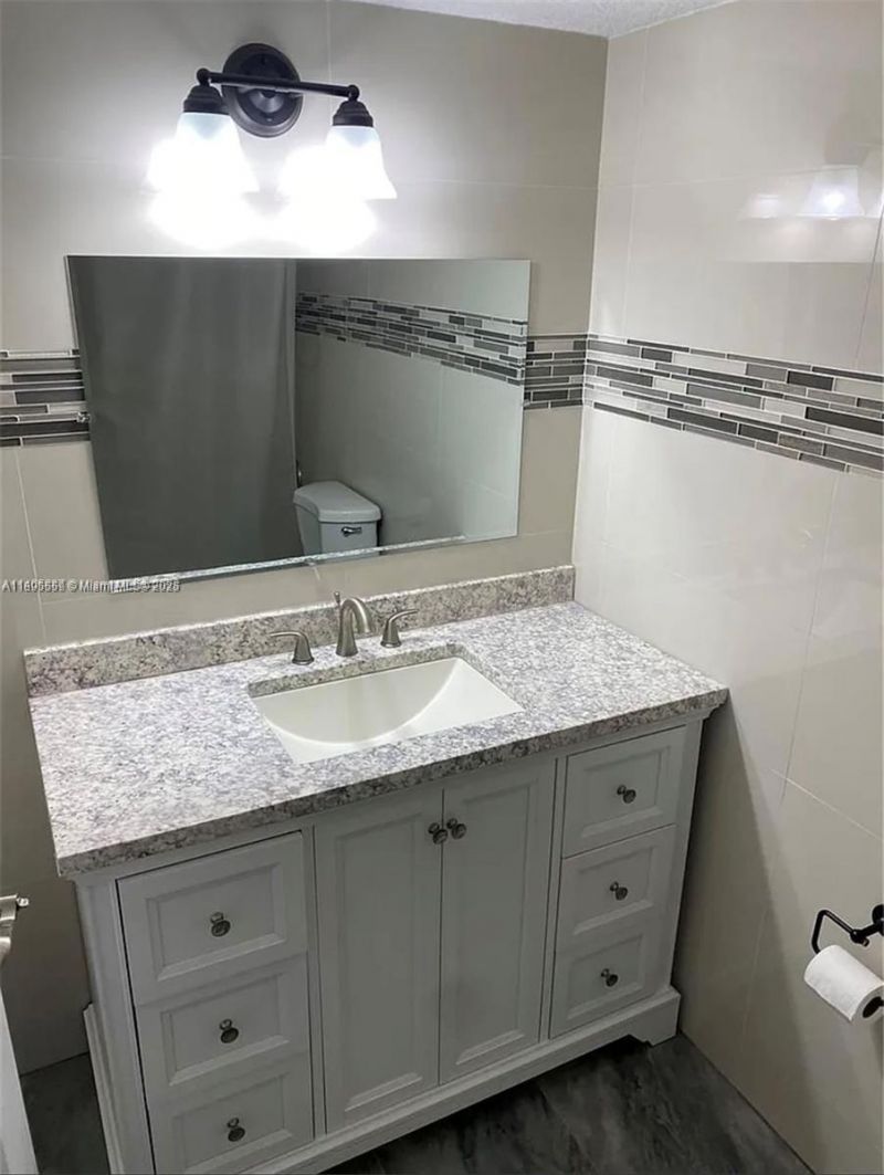 2101 Atlantic Shores Blvd, Unit 402, Hallandale Beach, FL 33009 Photo