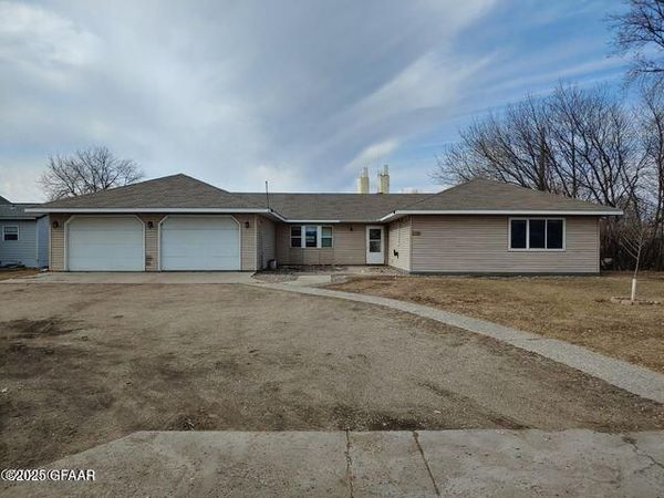 1518 S FRONT Street, Crookston, MN 56716