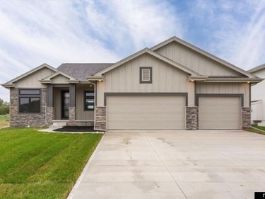 12810 cooper Street, Papillion, NE 68138