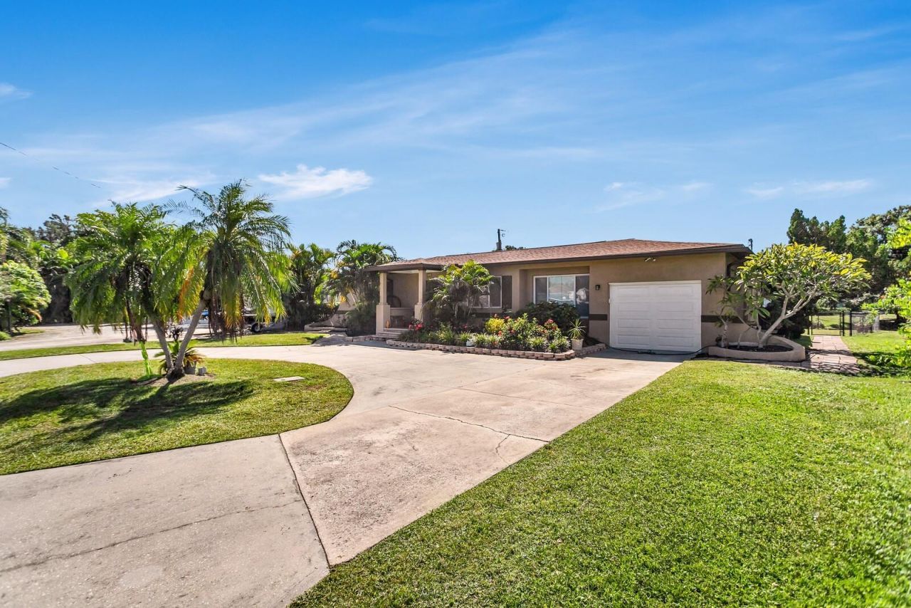 4864 Lake Charles Drive N, Kenneth City, FL 33709 Photo