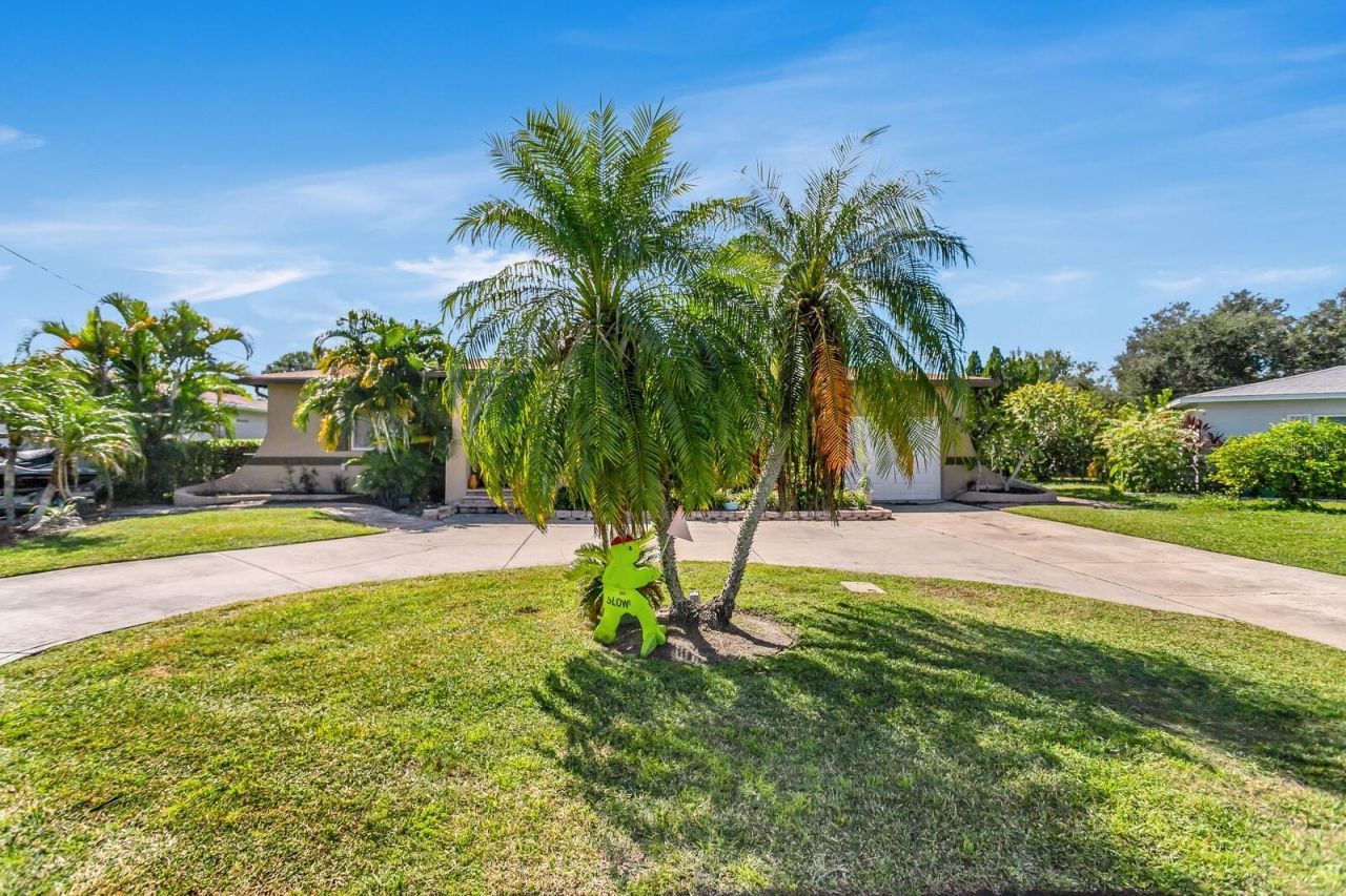 4864 Lake Charles Drive N, Kenneth City, FL 33709 Photo