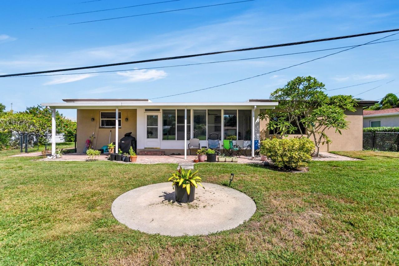 4864 Lake Charles Drive N, Kenneth City, FL 33709 Photo