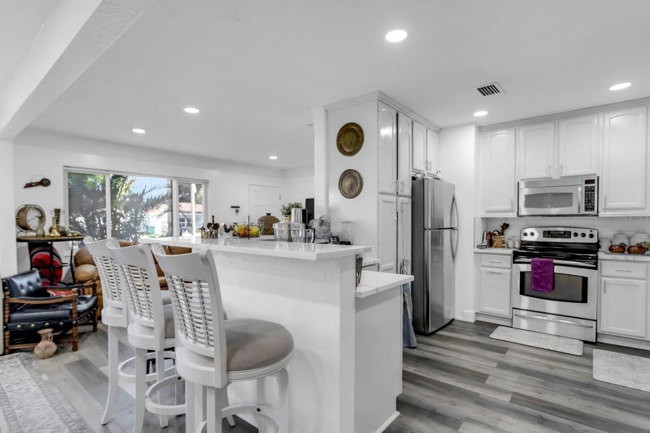 4864 Lake Charles Drive N, Kenneth City, FL 33709 Photo