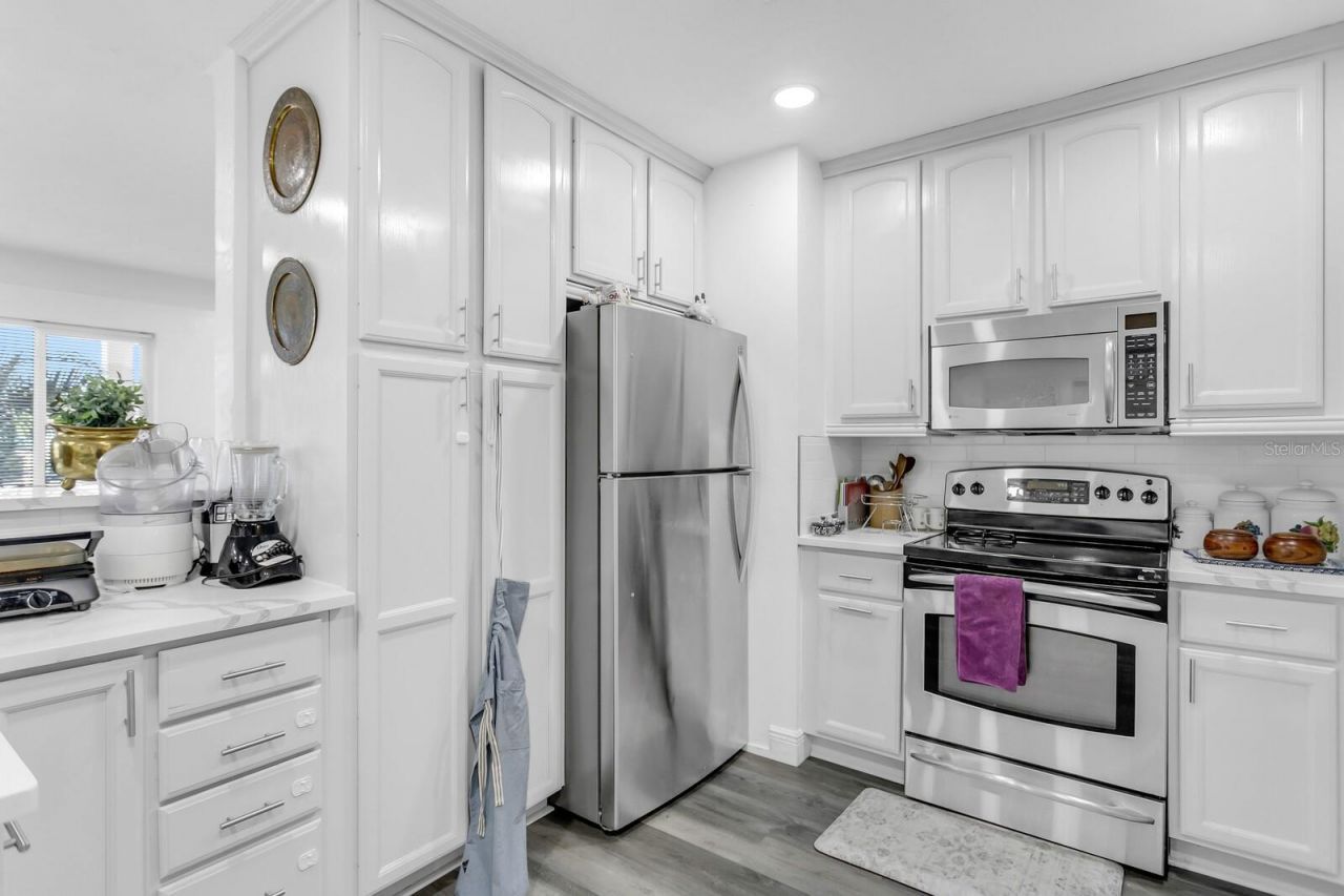 4864 Lake Charles Drive N, Kenneth City, FL 33709 Photo