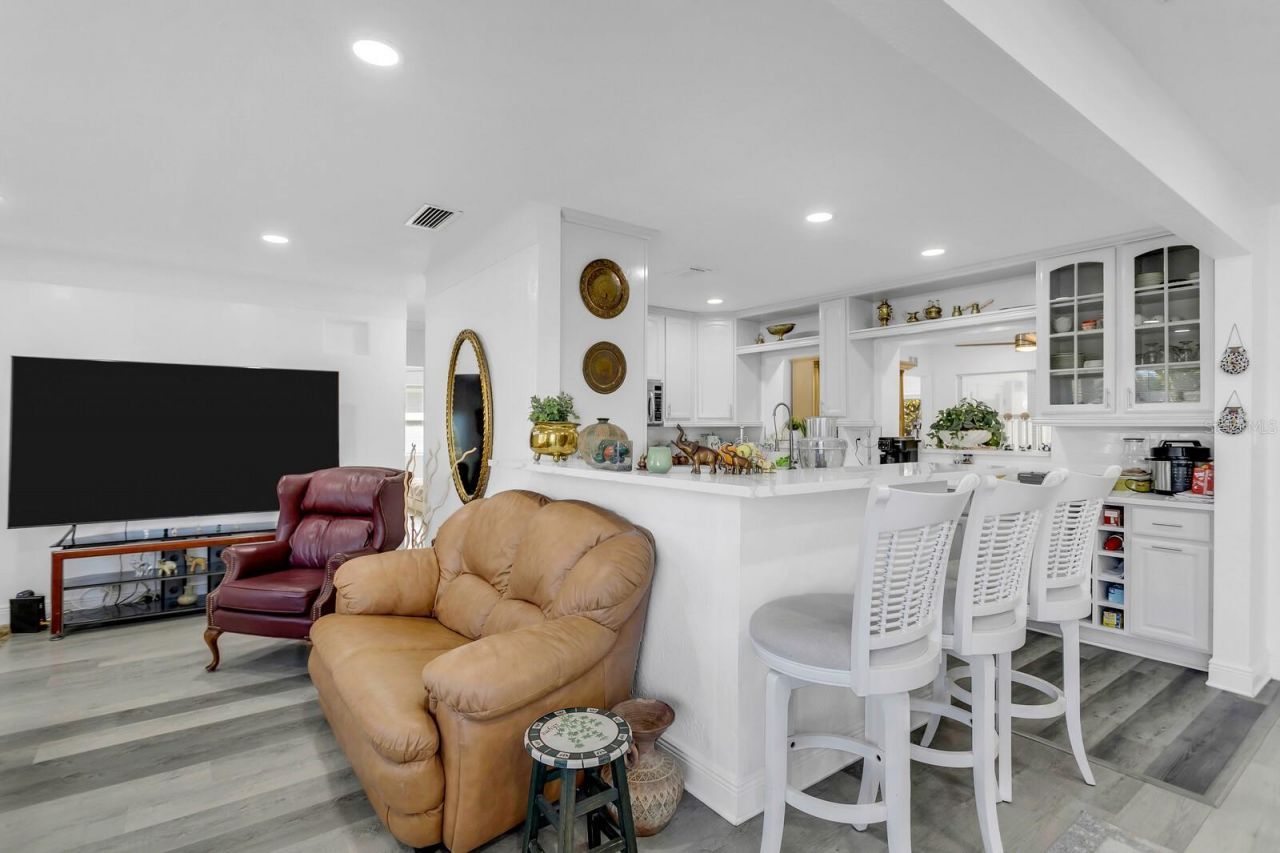 4864 Lake Charles Drive N, Kenneth City, FL 33709 Photo