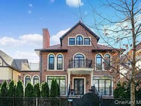 69-36 Dartmouth Street, Forest Hills, NY 11375