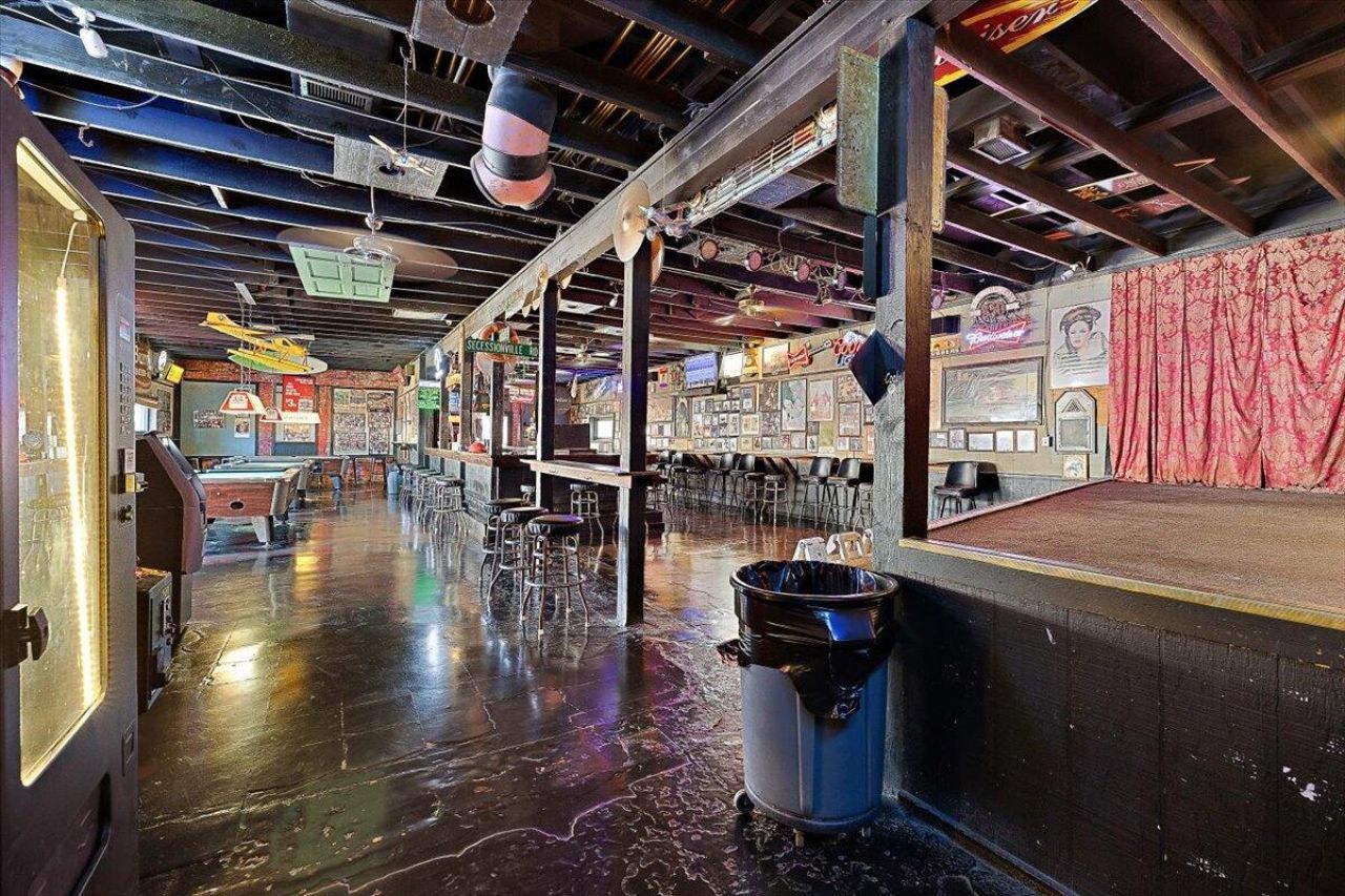 7 Center Street Photo 32