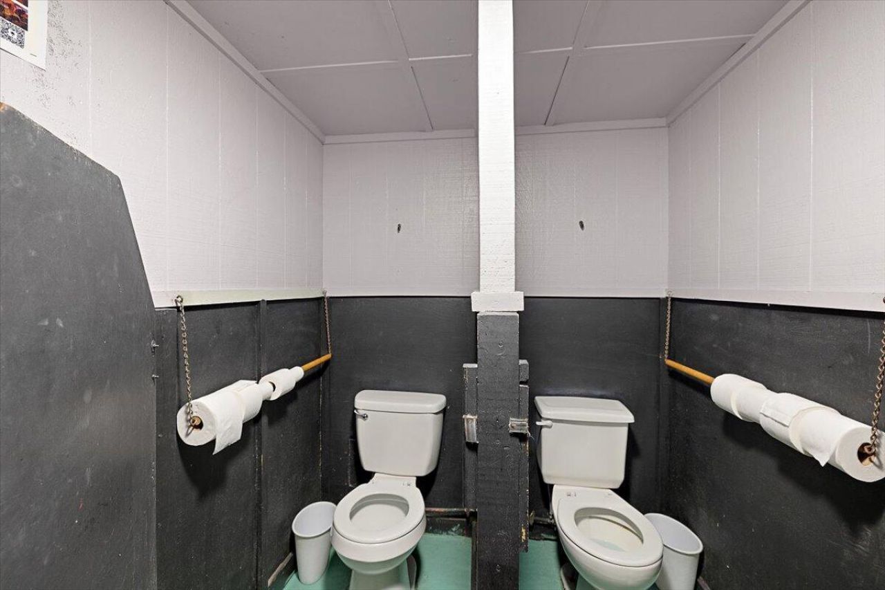 7 Center Street Photo 40