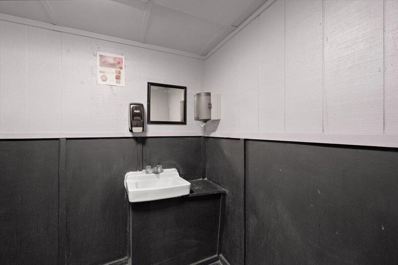 7 Center Street Photo 42