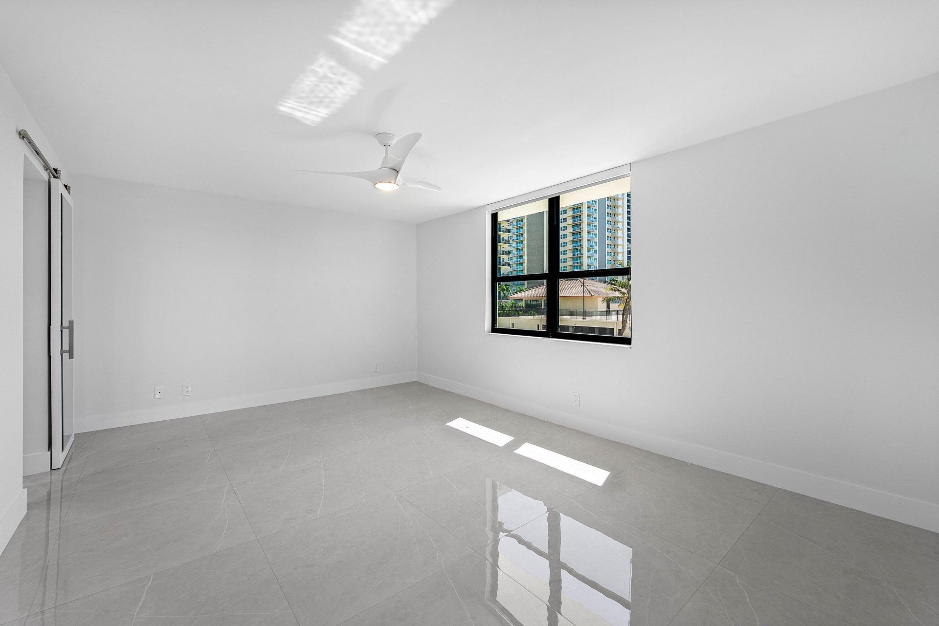 5480 N Ocean Drive, Unit B1c, Singer Island, FL 33404 Photo