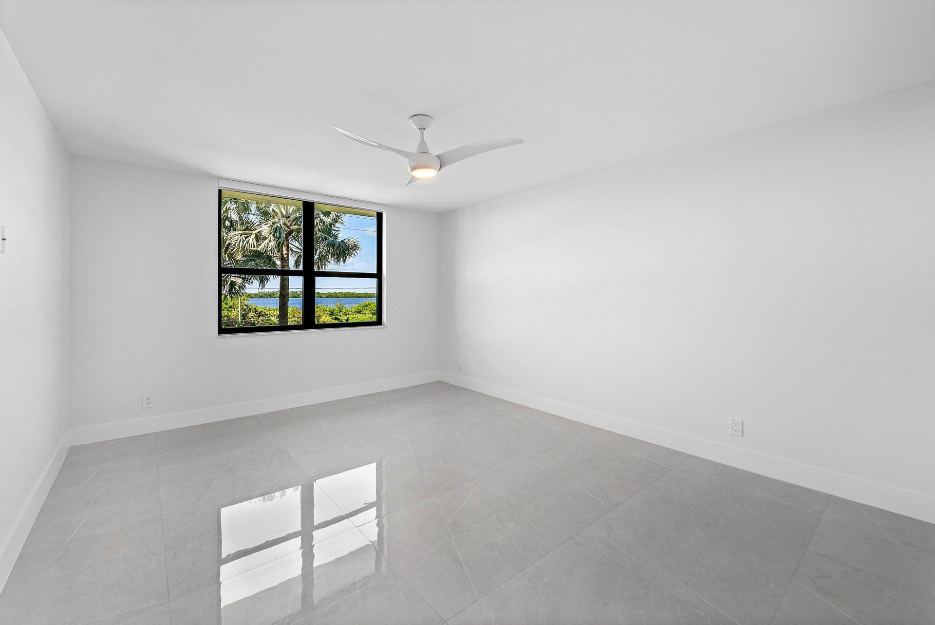 5480 N Ocean Drive, Unit B1c, Singer Island, FL 33404 Photo