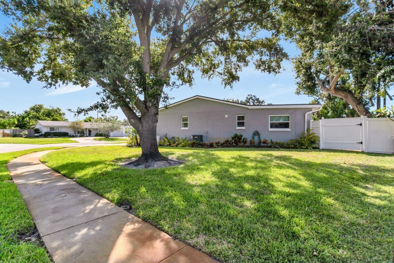 2290 60th Way N, Saint Petersburg, FL 33710 Photo