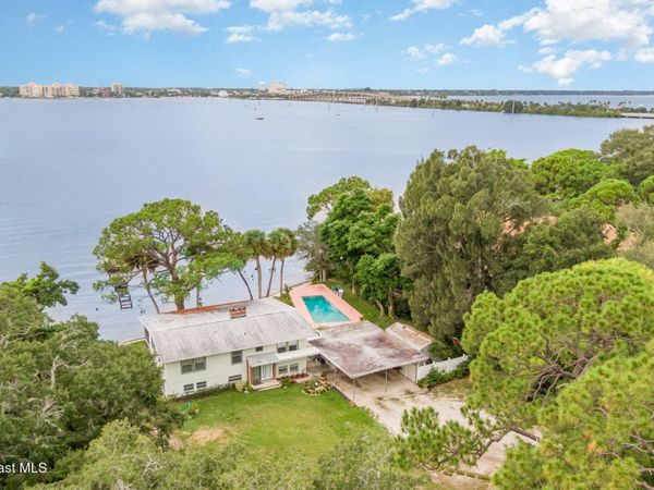 327 S Tropical Trail, Merritt Island, FL 32952