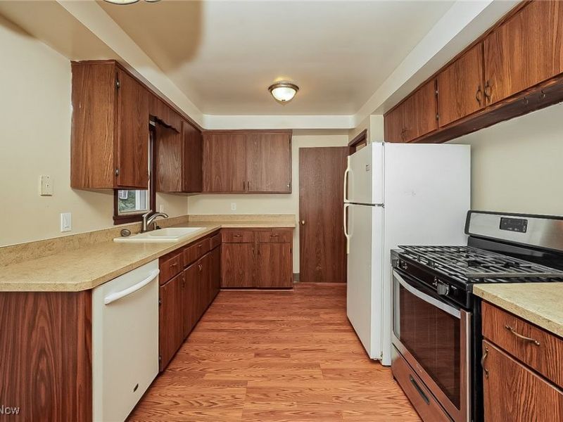 24891 Zeman Avenue, Euclid, OH 44123 Photo 6