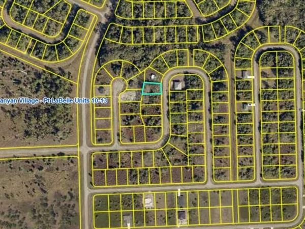 324 Phoenix Terrace, Banyan Village, FL 33935