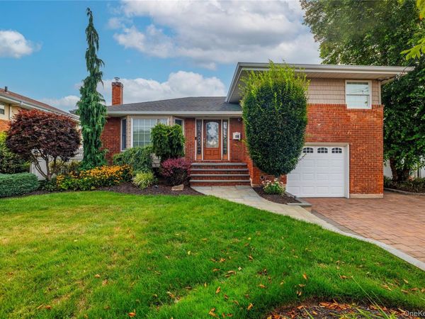 2863 Harbor Road, Merrick, NY 11566