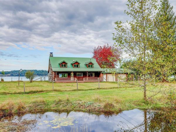 6020 Mine Rd, Port McNeill, BC V0N 2R0