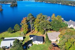 1091 Lake Drive photo 4