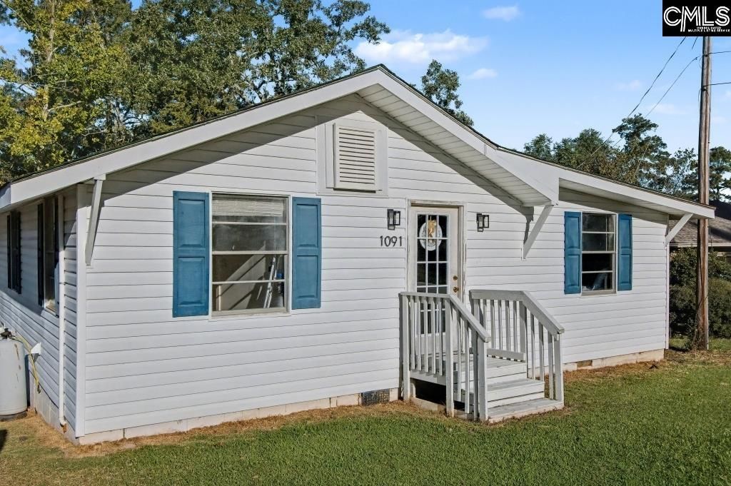 1091 Lake Drive Photo 4