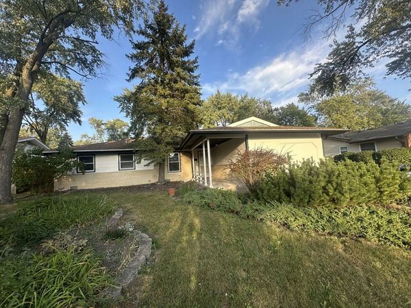 595 W Elk Grove Boulevard, Elk Grove Village, IL 60007