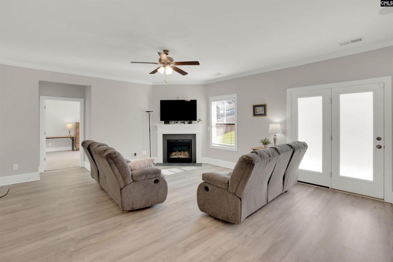 533 Mitscher Way Photo 17