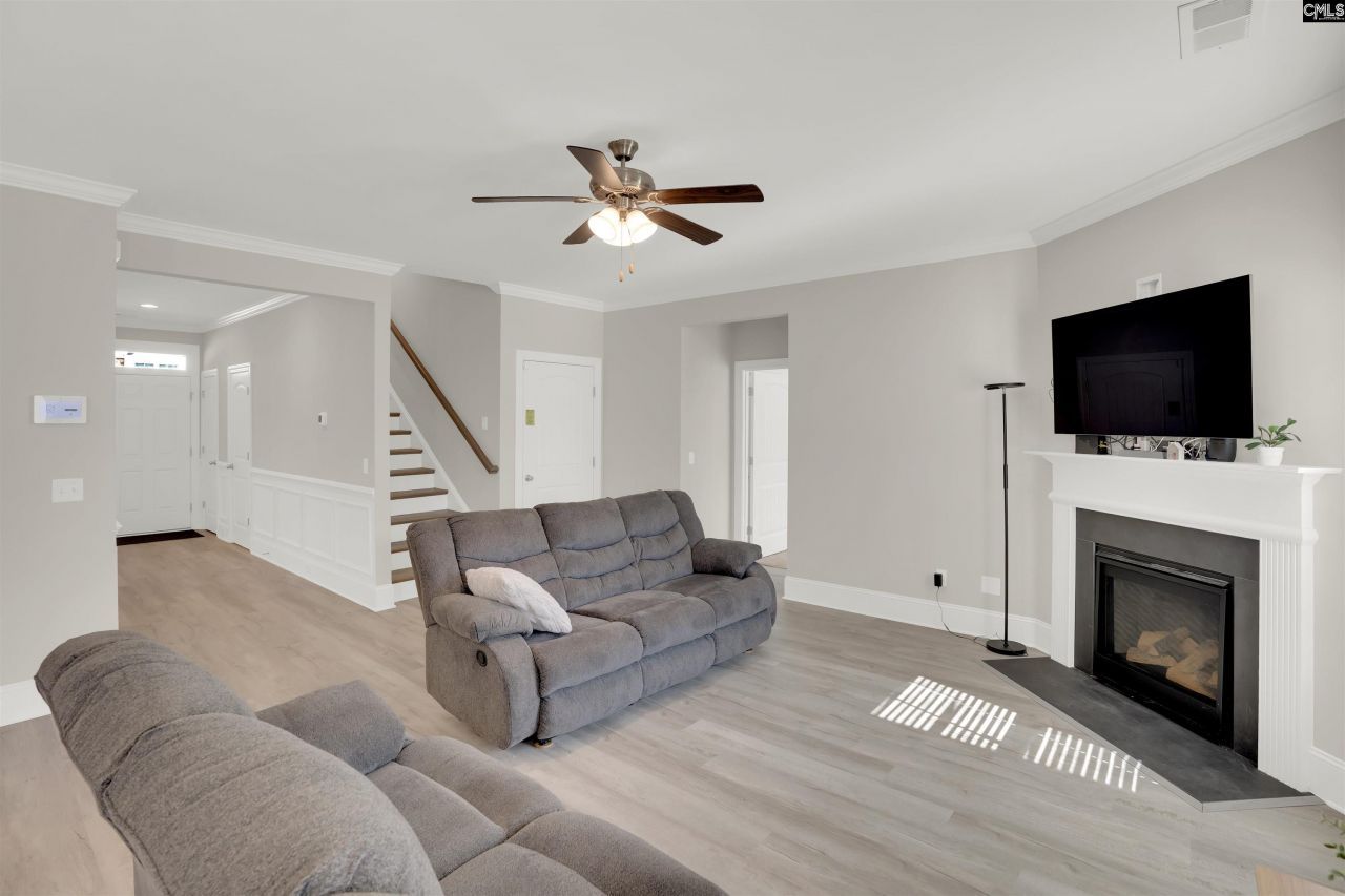 533 Mitscher Way Photo 18