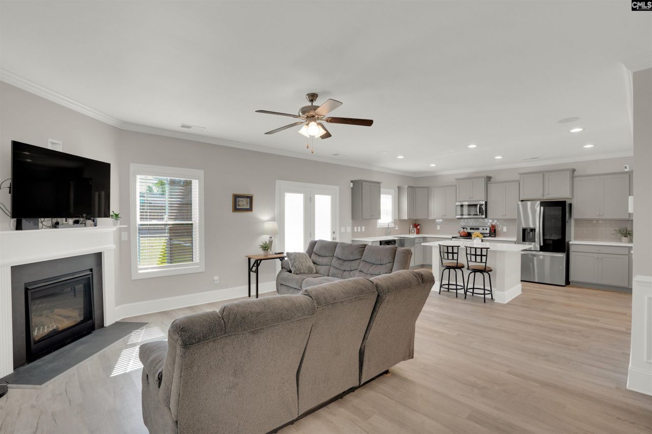 533 Mitscher Way Photo 4