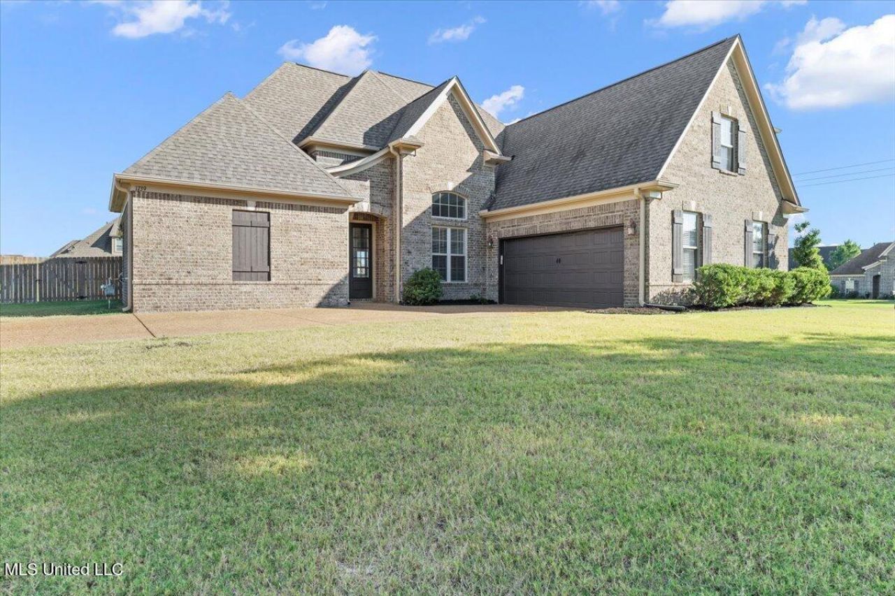 1739 Treestand Road, Southaven, MS 38672 Main Photo