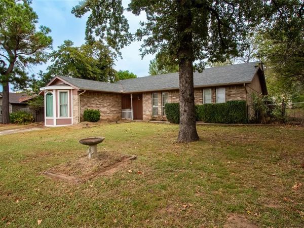 714 Oak Park Drive, Choctaw, OK 73020