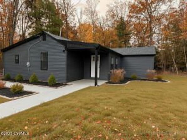 424 N HUNTER Highway, Drums, PA 18222